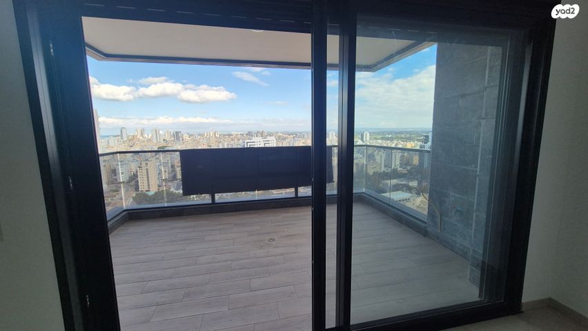 דירה, אמנון ליפקין שחק, נוף הטיילת, נתניה