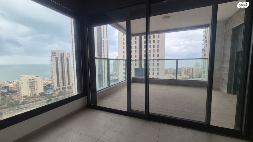 אמנון ליפקין שחק 