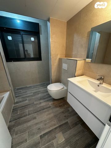 דירת גן, בנימין ד'ישראלי, אחוזה, חיפה