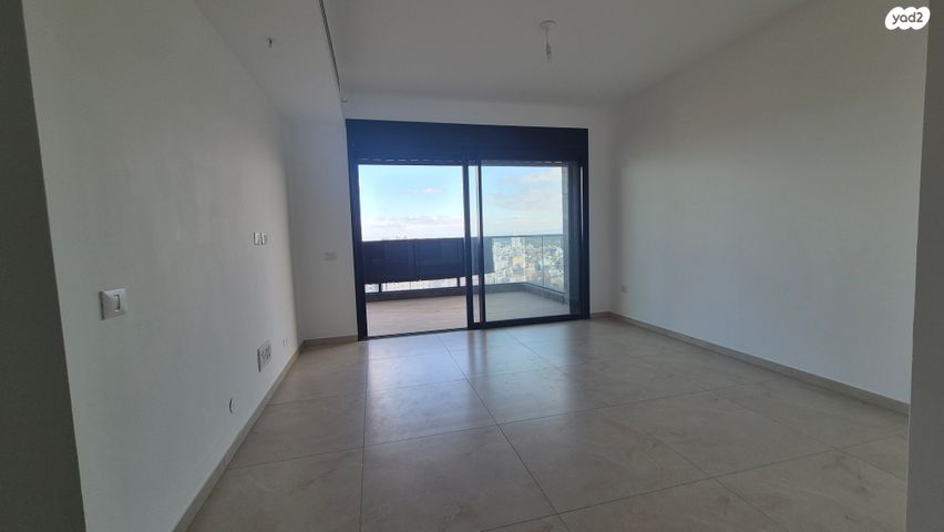 דירה, אמנון ליפקין שחק, נוף הטיילת, נתניה