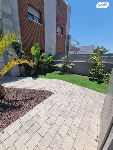 דו משפחתי, הנרייטה סאלד, כרמי גת, קרית גת