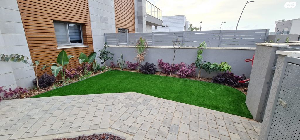 דו משפחתי, הנרייטה סאלד, כרמי גת, קרית גת