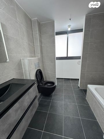 דירה, אמנון ליפקין שחק, נוף הטיילת, נתניה