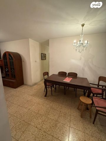 דירה, שער ציון 9, קרית שרת מערב, חולון