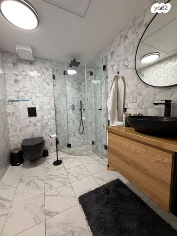 סאבלט, דרך בן גוריון 45, רוטשילד עצמאות, בת ים