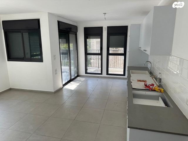 דירה, אנילביץ' 11, לב העיר, בת ים