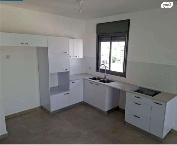 דירה, אליהו גולומב, פתח תקווה