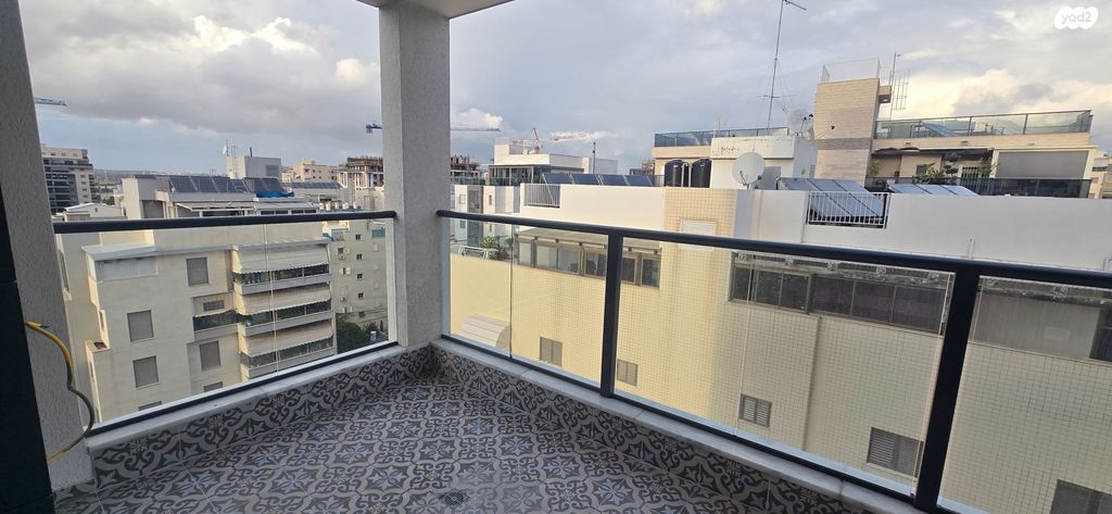 דירה, אליהו גולומב, פתח תקווה