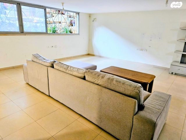 בית פרטי/ קוטג', עמנואל לוויס, כפר גנים ג, פתח תקווה