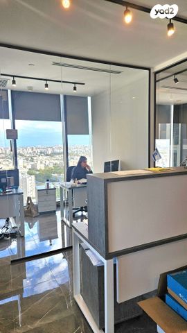 משרדים, הרב ניסנבאום 37, בת ים