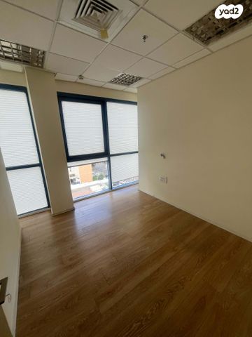 משרדים, פתח תקווה