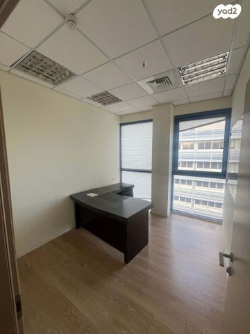 משרדים, פתח תקווה