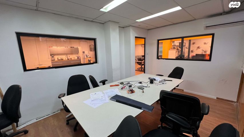 משרדים, יגאל אלון, נחלת יצחק, תל אביב יפו