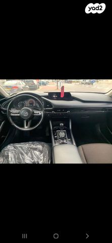 מודעת רכב מאזדה 3