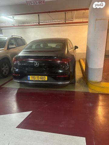 מודעת רכב מרצדס-בנץ EQE