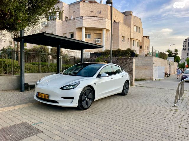 מודעת רכב טסלה מודל 3