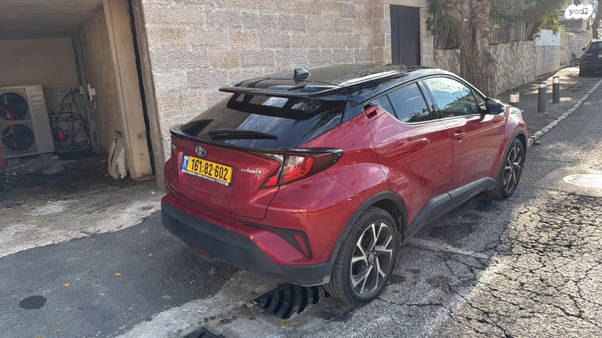 מודעת רכב טויוטה C-HR