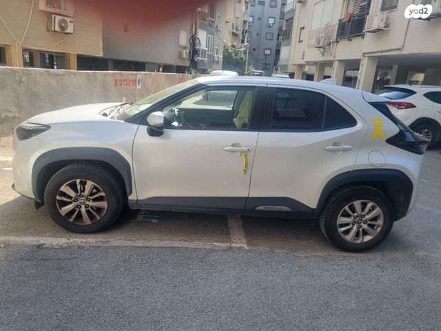 מודעת רכב טויוטה יאריס קרוס