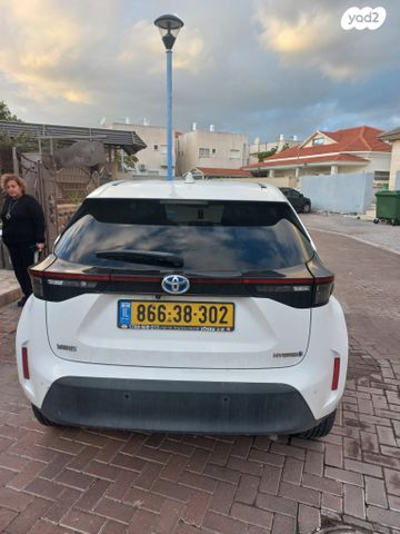 מודעת רכב טויוטה יאריס קרוס