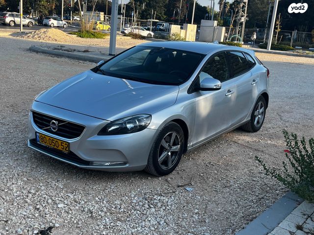 וולוו V40