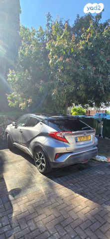 מודעת רכב טויוטה C-HR