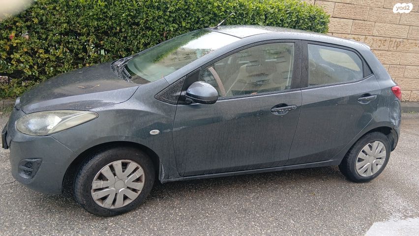 מודעת רכב מאזדה 2