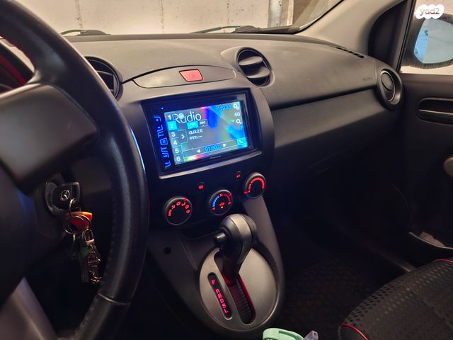 מודעת רכב מאזדה 2