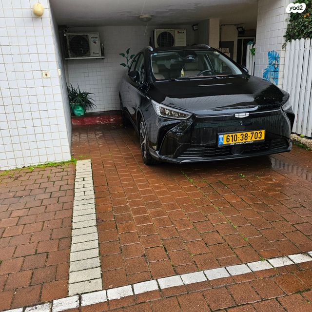 מודעת רכב ג׳ילי Geometry C