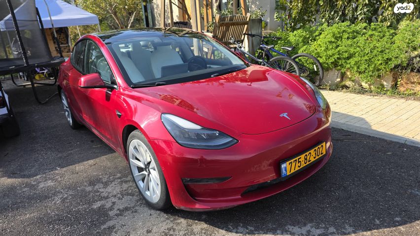 מודעת רכב טסלה מודל 3