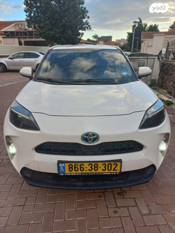 טויוטה יאריס קרוס