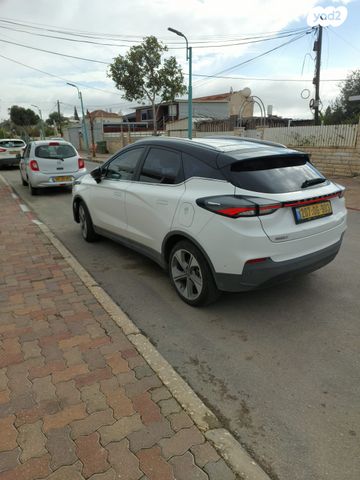 מודעת רכב ג׳ילי Geometry C