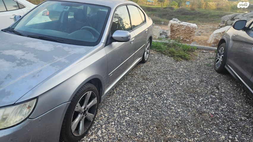 סובארו B4/לגאסי