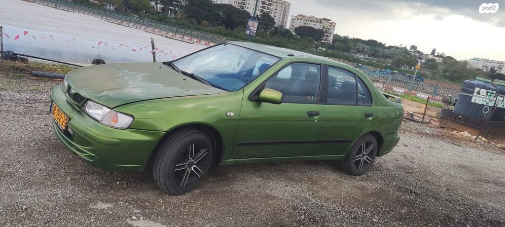 ניסאן אלמרה