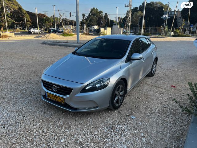 וולוו V40