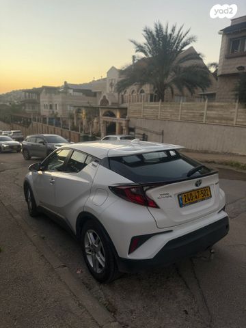 מודעת רכב טויוטה C-HR