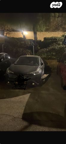 מודעת רכב טויוטה C-HR