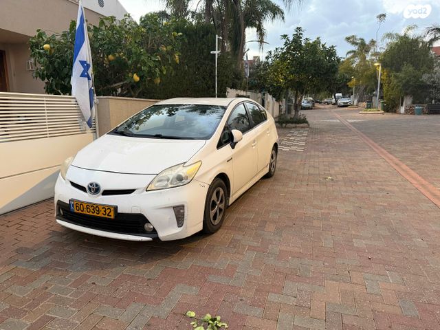 מודעת רכב טויוטה פריוס