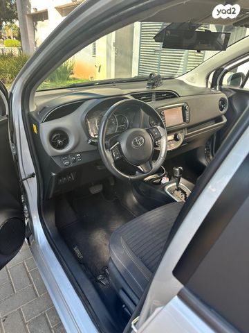 טויוטה יאריס