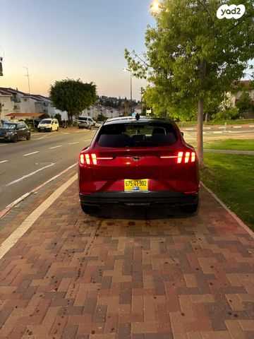 מודעת רכב פורד מוסטנג Mach-E