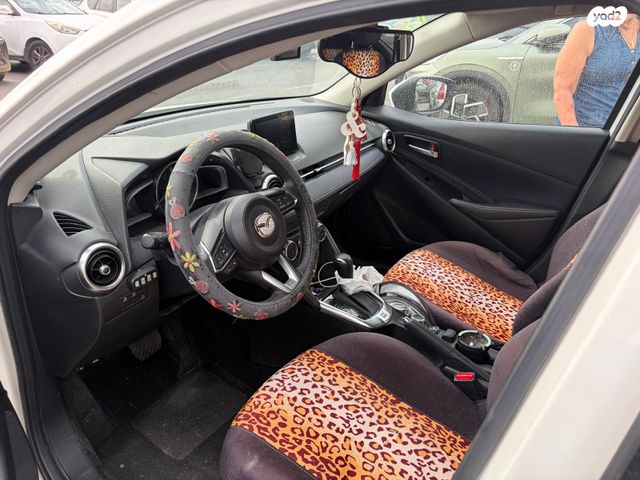 מודעת רכב מאזדה 2