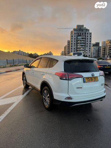 טויוטה RAV4