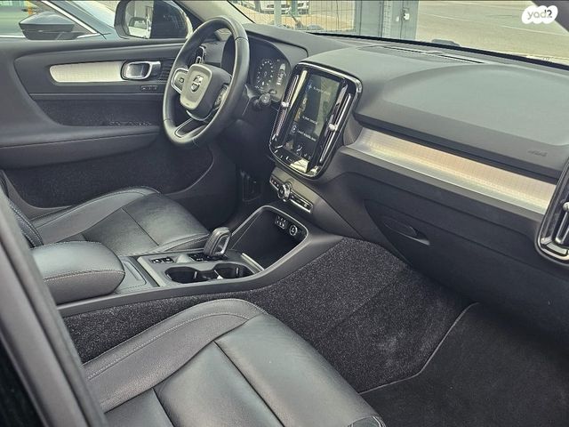 וולוו XC40