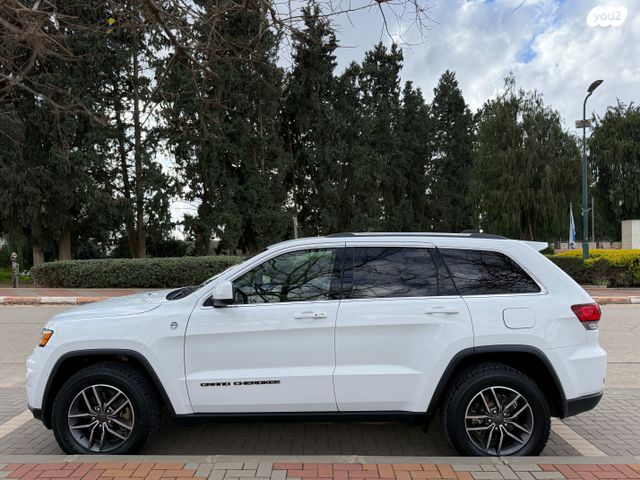 מודעת רכב ג'יפ גרנד צ'ירוקי