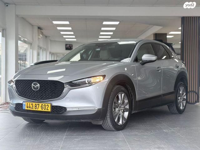 מודעת רכב מאזדה CX-30