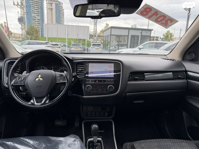 מיצובישי אאוטלנדר