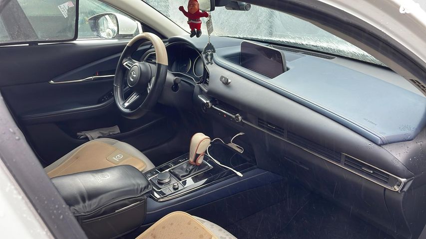 מודעת רכב מאזדה CX-30