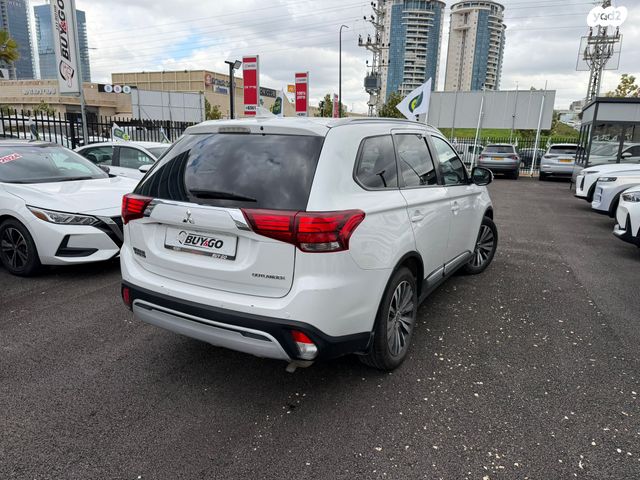 מיצובישי אאוטלנדר