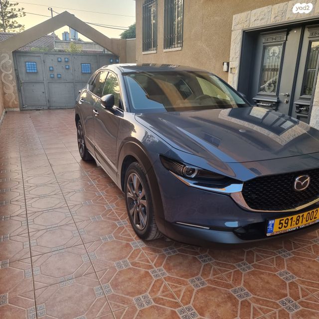 מודעת רכב מאזדה CX-30