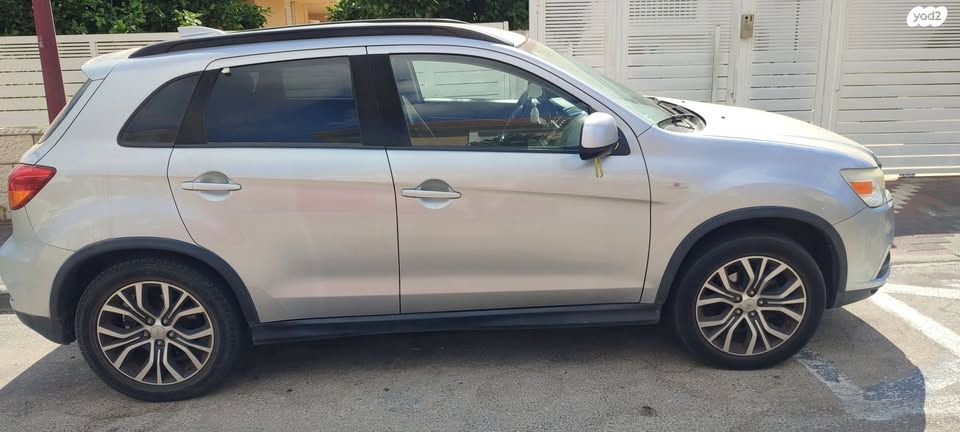 מודעת רכב מיצובישי ASX