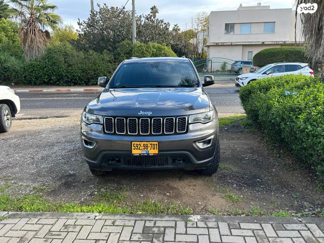 מודעת רכב ג'יפ גרנד צ'ירוקי